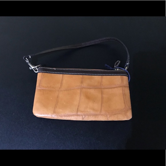 💕SOLD💕Dooney & Bourke Wristlet - Picture 3 of 8